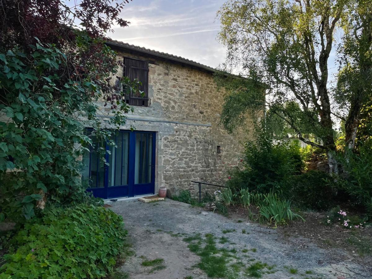 Les 3 Pigeons Hotel Bressuire Exterior photo